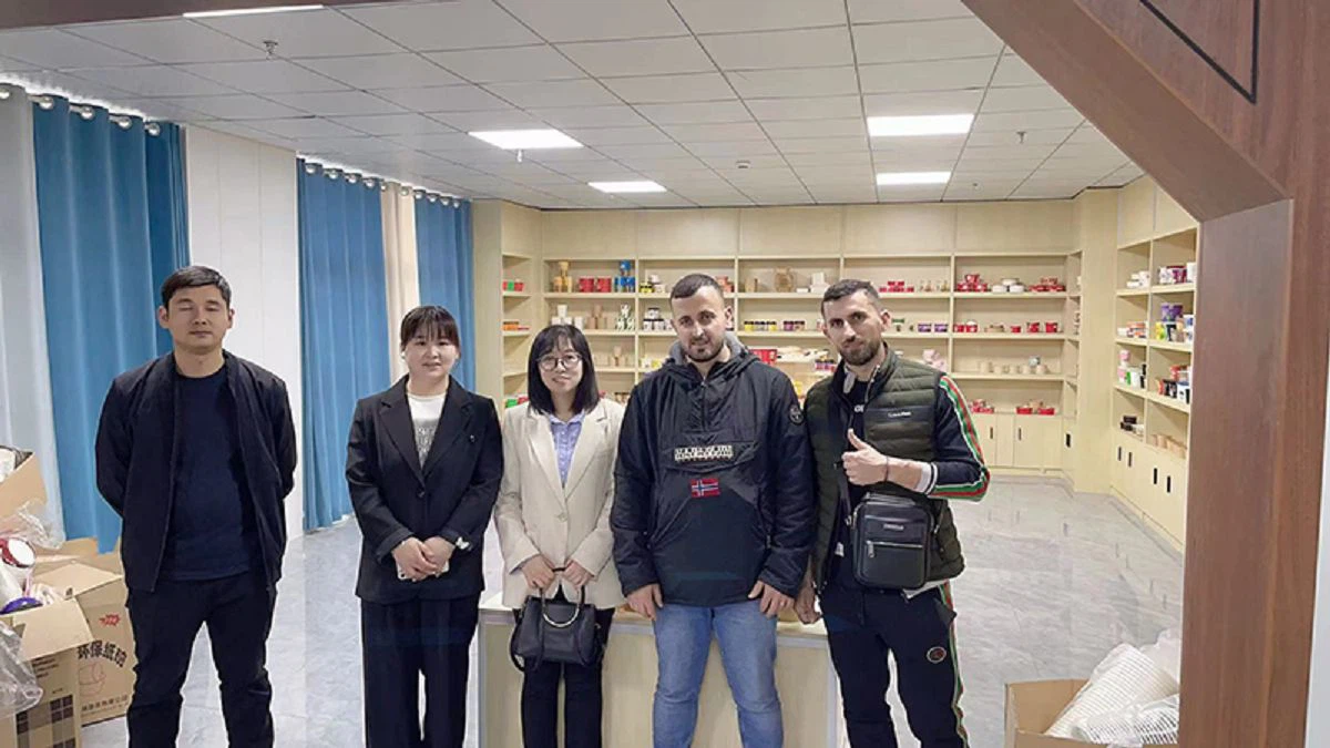 Visiting Customers 2001